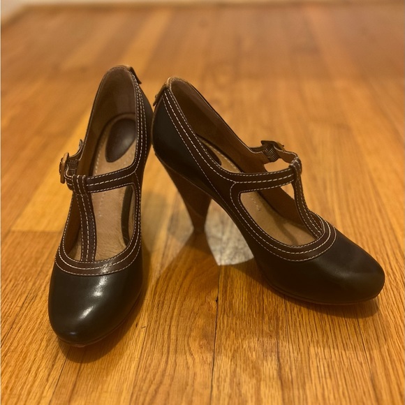 Fossil T Strap Leather Mary Jane Buckle Heels Black and Brown Size 7 - Picture 2 of 7